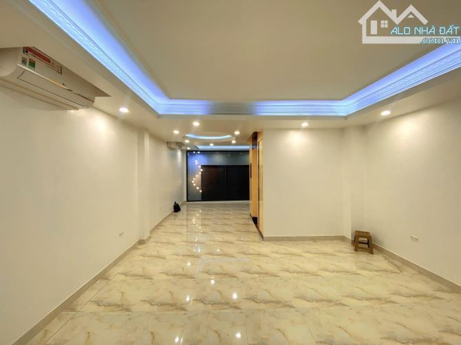 Mặt phố Nguyễn Khang Tòa nhà 9 tầng thang máy vỉa hè rộng. - 5