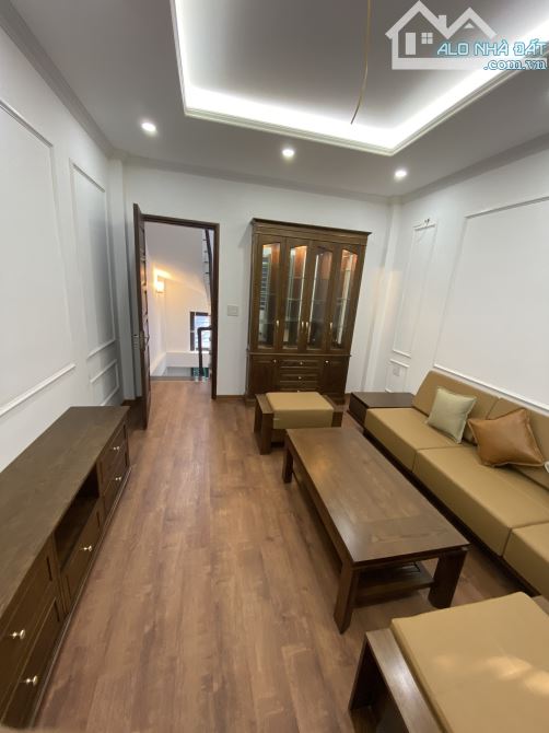 Bán Nhà Mặt Ngõ Đường Phạm Văn Đồng,  Dt 35m2, Ô Tô  Đậu Cửa,  Xây 5 Tầng,  Giá 4..6 Tỷ - 6