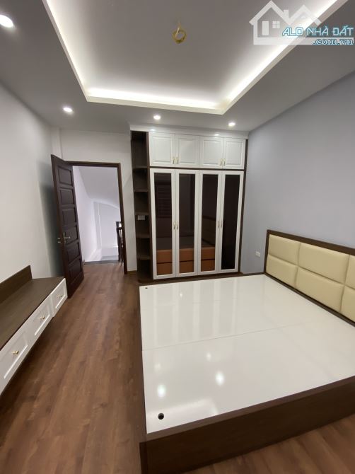 Bán Nhà Mặt Ngõ Đường Phạm Văn Đồng,  Dt 35m2, Ô Tô  Đậu Cửa,  Xây 5 Tầng,  Giá 4..6 Tỷ - 7