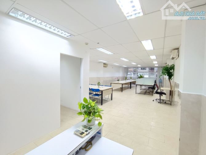 Cho Thuê Văn Phòng Đường Nguyễn Bá Tuyển, P12, Tân Bình. DT 80m2 Full nội thất - 16 triệu - 9