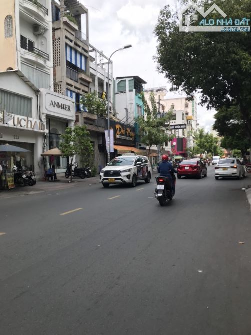 Hàng mới nhà chủ chưa qua đầu tư MT Nguyễn Trãi  Q1 64m2 3 lầu giá chỉ 33.4 tỷ TL