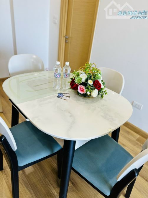 Cần bán gấp căn hộ 2PN riêng biệt tầng đẹp full nội thất cao cấp