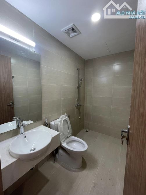 Cho thuê căn hộ mới tại L2 Jardin Sài Đồng, Long Biên. S: 95m2. Giá: 10tr
