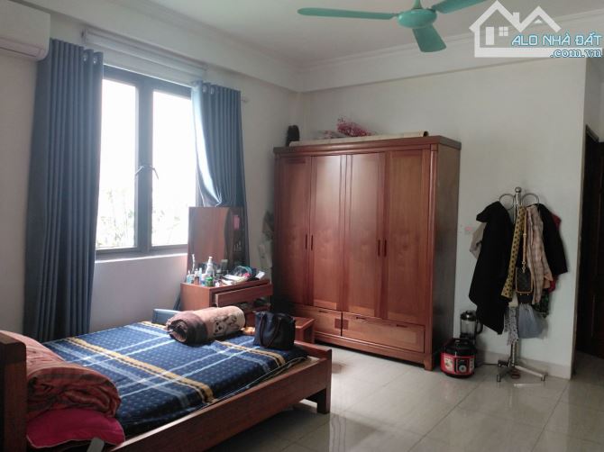 rẻ tụt dốc 79m xây 4 tầng giá12.7 tỷ liền kề ngô thì nhậm hà đông .