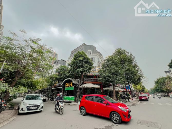 Bán Nhà KĐT Lacasta  Văn Phú .Lô góc 2 vỉa hè. 2 Mặt ô tô dừng đỗ.DT 102m2 x 5T. MT 22m