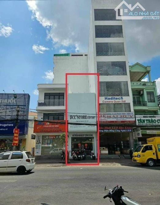 Bán nhà 1 lầu hoàn công mặt tiền CMT8 vị trí đẹp đối diện bv phụ sản dt86.7m2 giá 13.5 tỷ