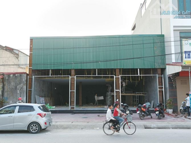 CHO THUÊ MẶT TIỀN NGANG 15M NGUYỄN VĂN CỪ GẦN TRƯỜNG ĐẠI HỌC