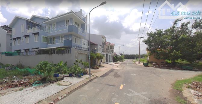 CẦN BÁN GẤP LÔ ĐẤT 200M2 NGAY ĐƯỜNG PHẠM HÙNG. GIÁ 70 TRIỆU/M2 - 1