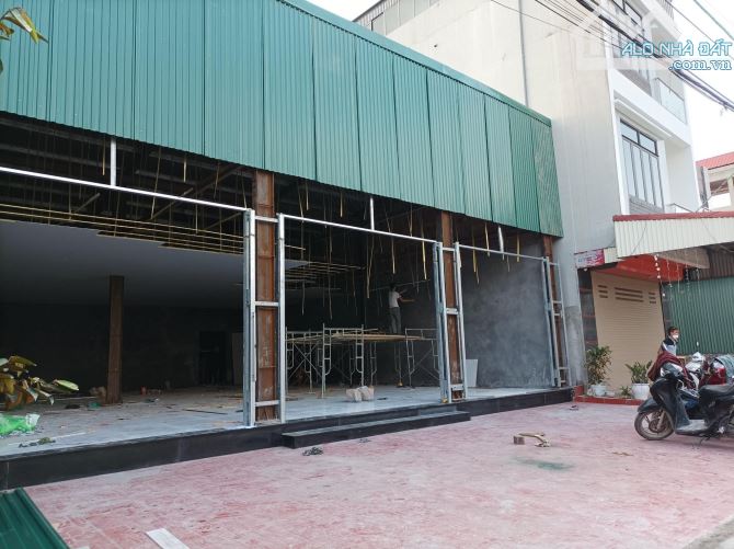 CHO THUÊ MẶT TIỀN NGANG 15M NGUYỄN VĂN CỪ GẦN TRƯỜNG ĐẠI HỌC - 1