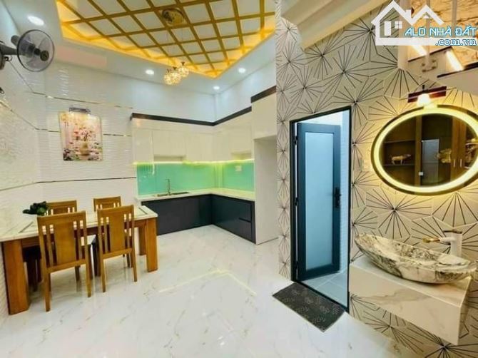 bán gấp nhà gần sân bay - Bạch Đằng - Tân Bình, đang cho thuê 18tr/tháng. 57m2/giá 2,4 tỷ - 2