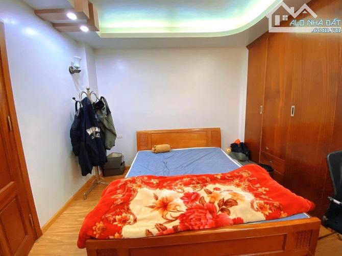 Bán Gấp Nhà Thái Thịnh, Vỉa Hè, Ô tô Tránh. DT 134m2 x 3 tầng. MT 7.1m. Thông tin chuẩn. - 2