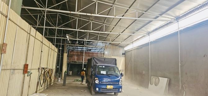 Cho thuê 650m2 nhà xưởng độc lập gần Trạm Bơm Yên Nghĩa