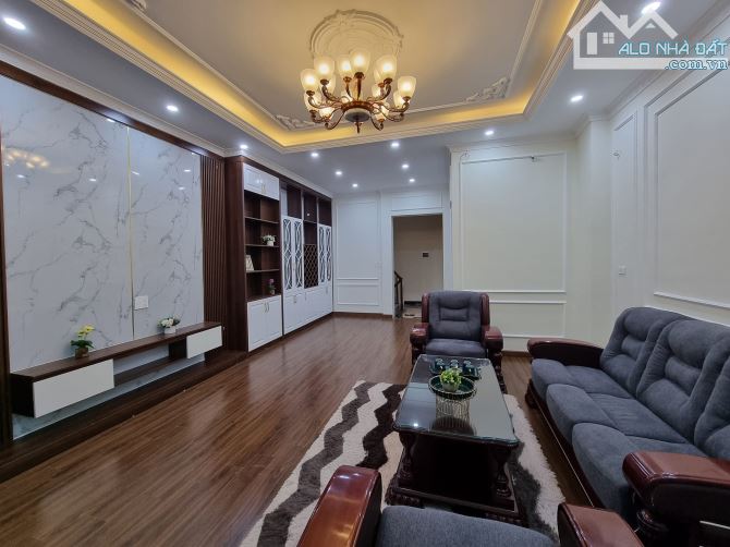 Bán gấp nhà phố TRẦN QUỐC HOÀN, CẦU GIẤY, 55m2, 5 tầng, Mt 4.2m, Kinh Doanh,  14 tỷ