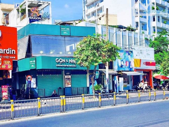 NHÀ GÓC 2MT 67-69 CÁCH MẠNG THÁNG TÁM P. BẾN THÀNH QUẬN 1