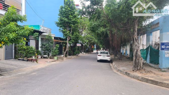 Lô góc đường 13mx5m, cách biển 650m, đường Ngô Lan Chi x Nguyễn Duy Hiệu, ph. Vĩnh Hoà, Nh
