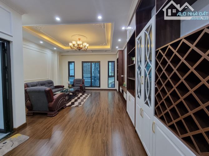 Bán gấp nhà phố TRẦN QUỐC HOÀN, CẦU GIẤY, 55m2, 5 tầng, Mt 4.2m, Kinh Doanh,  14 tỷ - 1