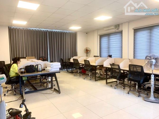 Bán Mặt Khuất Duy Tiến. Lô Góc 3 thoáng. 1 Mặt Phố 1 Mặt ngõ ô tô. DT 70m2 x 8T. MT 6,7m - 3