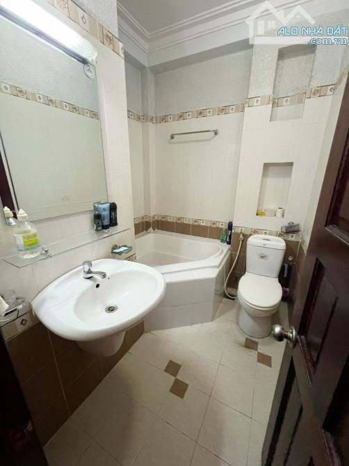 Bán nhà 5 Tầng , 1 Sẹc Đường  Nguyễn Công Hoan,P.7,Q.Phú Nhuận - 5