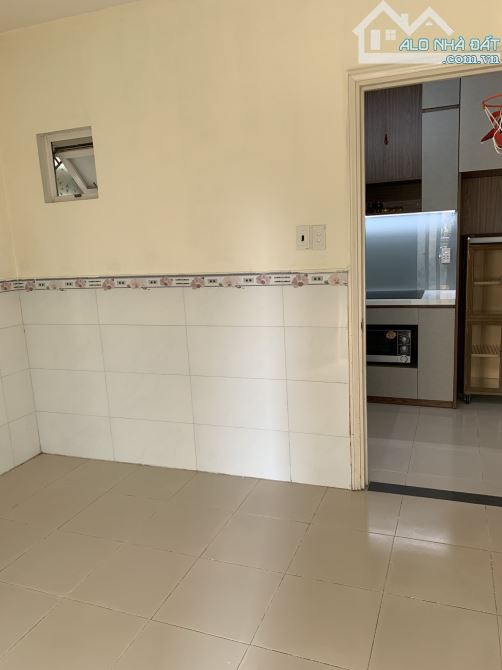 Cho thuê chung cư Bàu Cát,, Hồng Lạc, P10, Tân BÌnh: 75m2-3p ngủ-2WC- giá 12tr - 6