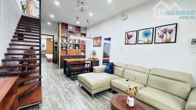 Giảm 300tr-Nhỉnh 4 tỷ-Bán Homestay 2 tầng 75m2 đường Hoàng Diệu dòng tiền 35tr/tháng