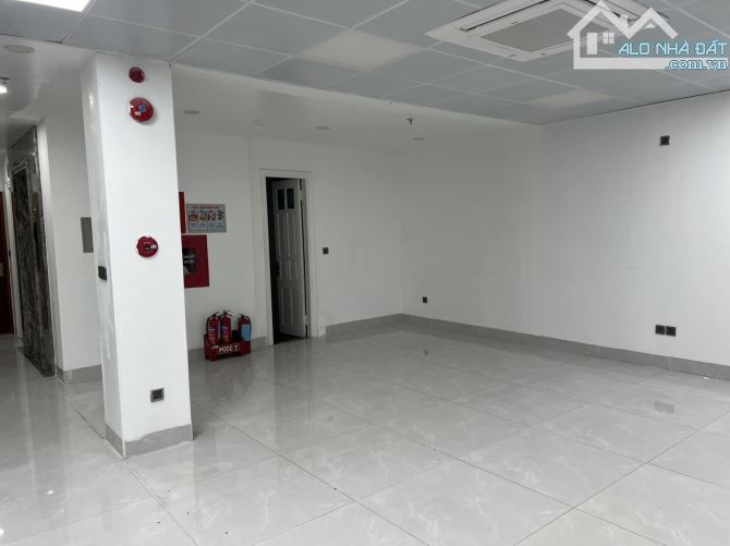 Bán nhà làm Văn Phòng, Kinh Doanh,tt Cầu Giấy, Nguyễn Khang,gầnTrần Duy Hưng. Giá: 105 Tỷ