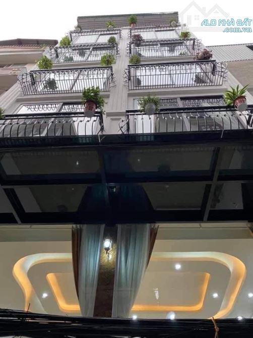 Bán nhà Nguyễn Khang cầu giấy 7 tầng thang máy nhà mới koong ô tô vào nhà 1 nhà ra phố