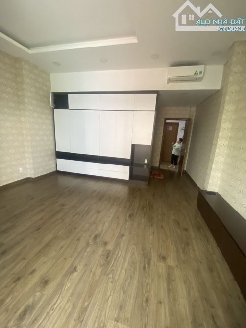 Nhà Hẻm 10m Nguyễn Kiệm P3 GV - 5*20m 1 trệt 1 lầu Sân Thượng Có Sẵn Nội Thất - 10