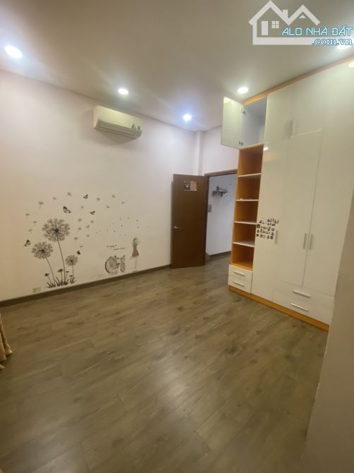 Nhà Hẻm 10m Nguyễn Kiệm P3 GV - 5*20m 1 trệt 1 lầu Sân Thượng Có Sẵn Nội Thất - 5