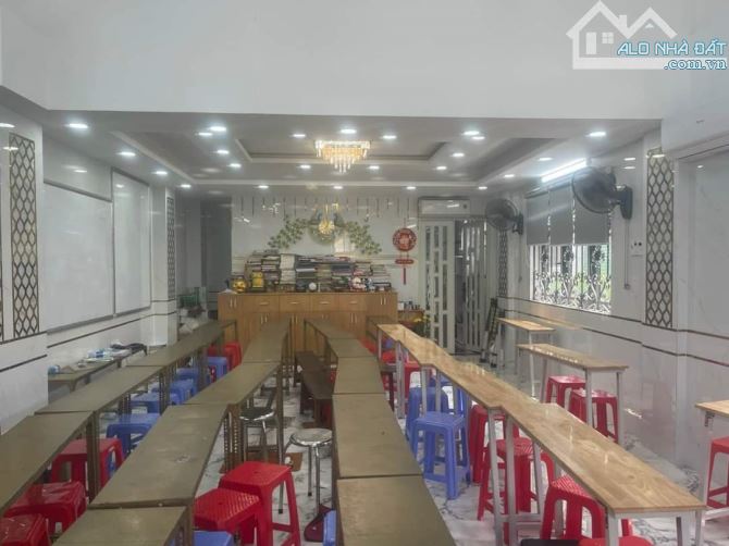 CHDV DOANH THU HƠN 100TR CÓ THANG MÁY ĐƯỜNG 10M 130M2 GÒ VẤP - 1