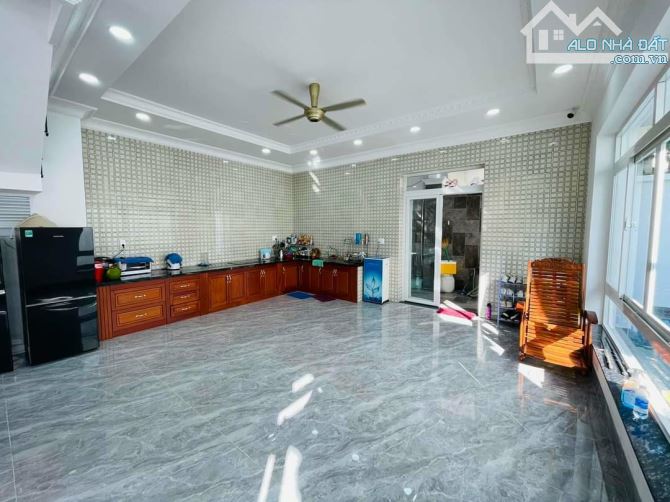 Bán Biệt Thự VIP khu Đại An, S=210m2, có Hồ Bơi sân vườn, Khu đáng sống, Giá 19 tỷ - 2