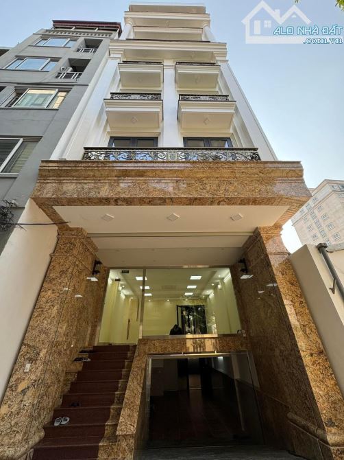 Cần bán tòa văn phòng phố Thái Hà, Đống Đa. Diện tích 135m2 x 8 tầng, mặt tiền 6m. Giá 49