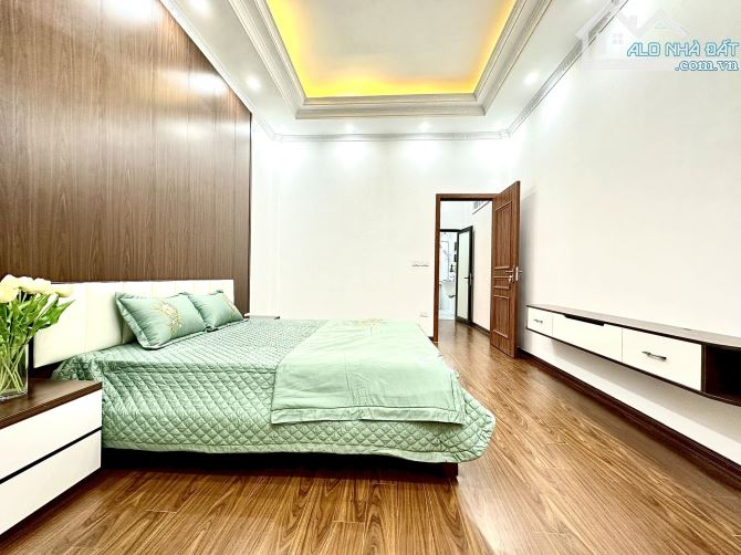 Bán Nhà Phố Nguyễn Chí Thanh, Đống Đa DT 80m2 MT 6m Giá 15 tỷ.