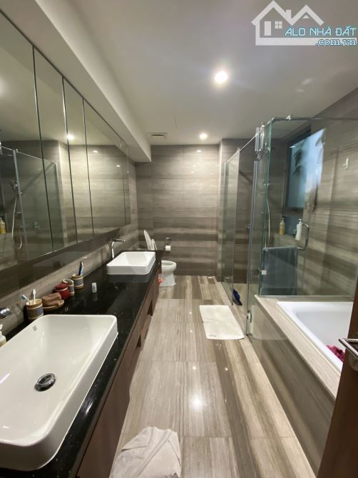 Hoàng Hoa Thám 120m2, 7T, MT7m, Vỉa hè, ô tô tránh, KD, VP, nhỉnh 20 tỷ.