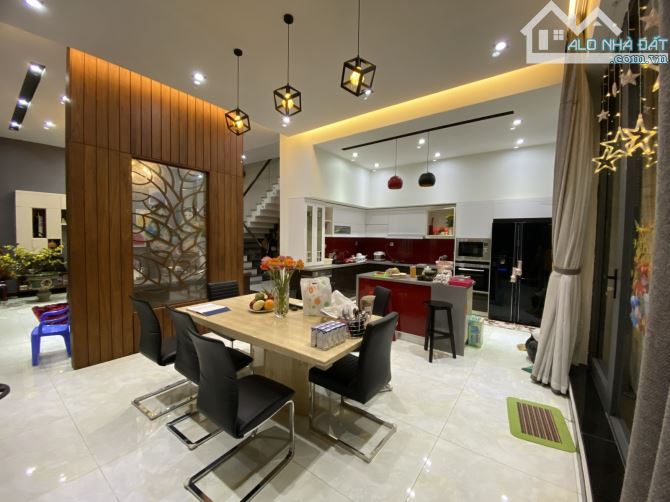 Villa 3 mặt thoáng - MT Hải Châu - 1