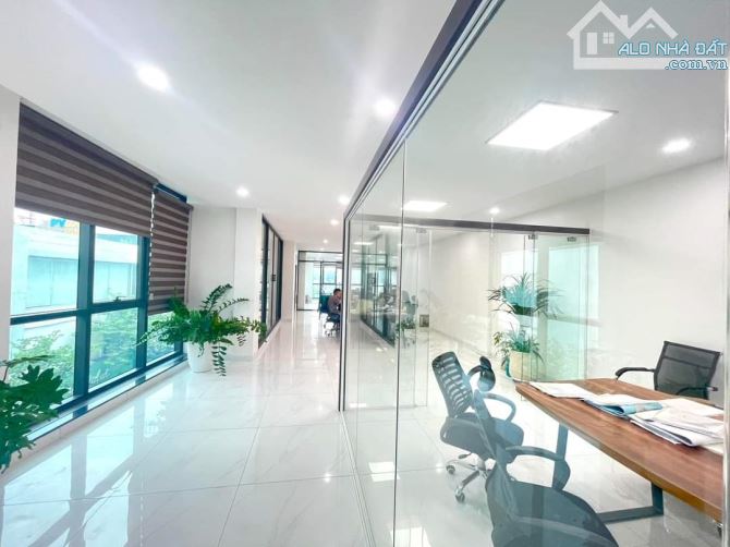 Bán Nhà MP Đội Cấn, 126m2, 5 tầng thang máy, Kinh Doanh, Lô Góc, giá 33 tỷ - 1