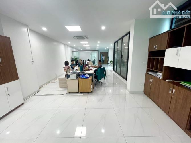Bán Nhà MP Đội Cấn, 126m2, 5 tầng thang máy, Kinh Doanh, Lô Góc, giá 33 tỷ - 2