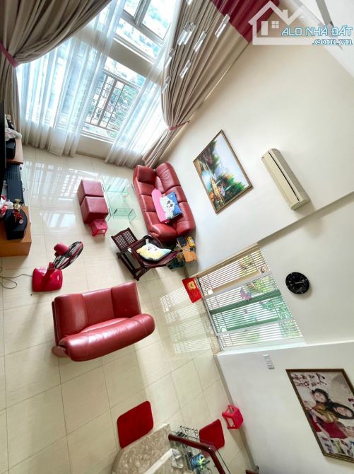 B.á.n Lof house 300m2, có sân vườn, nhà mới, giá chỉ: 6 tỷ