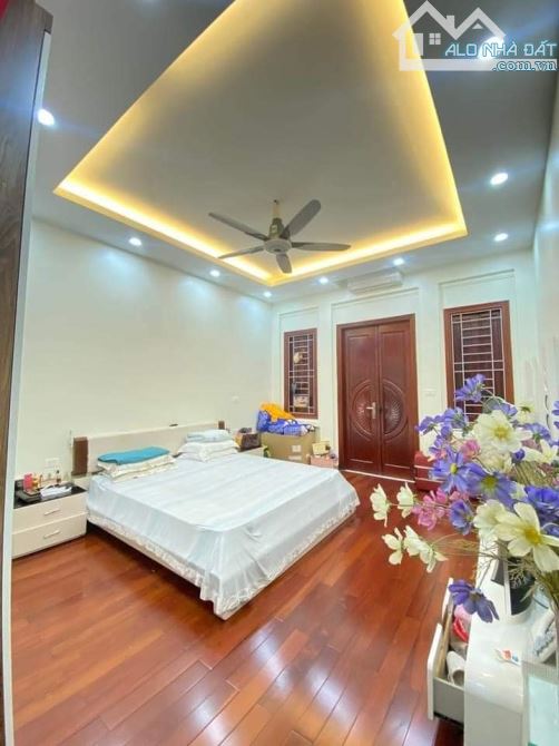 BÁN NHÀ MẶT PHỐ CÙ CHÍNH LAN THANH XUÂN 18 TỶ 70m2 5 TẦNG VỈA HÈ Ô TÔ TRÁNH KINH DOANH