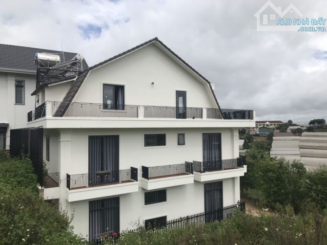 bán biệt thự nghỉ dưỡng trịnh hoài đức  phường 11  view đẹp sân vườn ngắm thung lũng