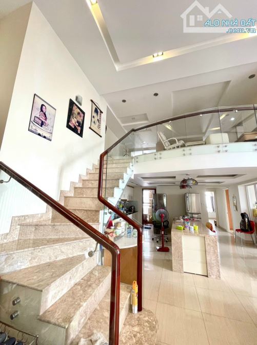 B.á.n Lof house 300m2, có sân vườn, nhà mới, giá chỉ: 6 tỷ - 1