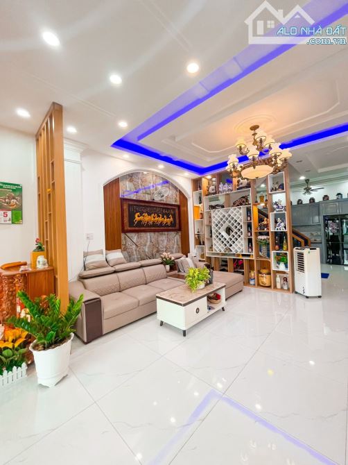 Cần bán gấp căn nhà ngay mặt tiền đường ĐOÀN NGUYỄN TUẤN - SHR - 1,1 TỶ. - 1