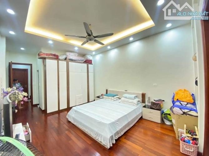 BÁN NHÀ MẶT PHỐ CÙ CHÍNH LAN THANH XUÂN 18 TỶ 70m2 5 TẦNG VỈA HÈ Ô TÔ TRÁNH KINH DOANH - 1