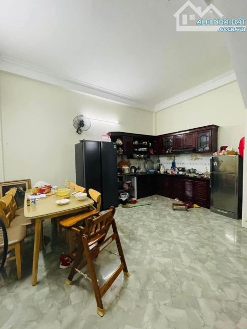 Bán nhà 3 tầng Ngõ 81 Đường láng Dt 48m2 Mt 4,5m Giá 5 tỷ - 2