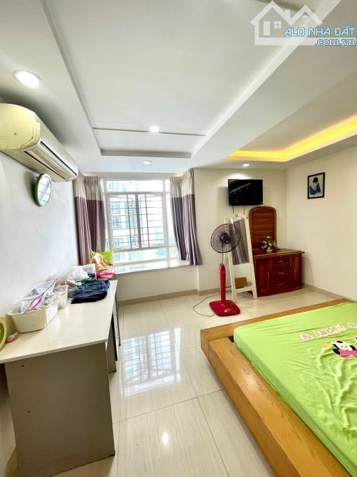 B.á.n Lof house 300m2, có sân vườn, nhà mới, giá chỉ: 6 tỷ - 2