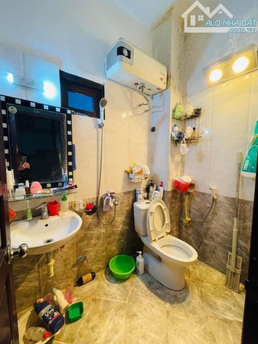 Bán nhà 3 tầng Ngõ 81 Đường láng Dt 48m2 Mt 4,5m Giá 5 tỷ - 3