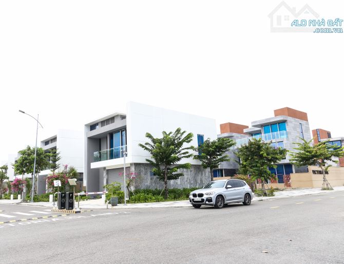 Hiếm! Biệt thự vừa có sông có biển, có sân golf, có diện tích 336m2, có sổ đỏ giá 12,5 tỷ - 2