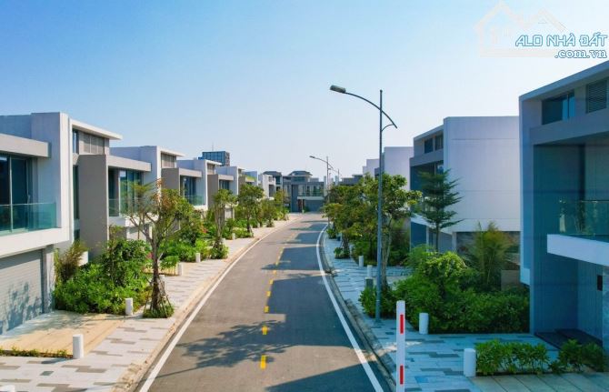 Hiếm! Biệt thự vừa có sông có biển, có sân golf, có diện tích 336m2, có sổ đỏ giá 12,5 tỷ - 3