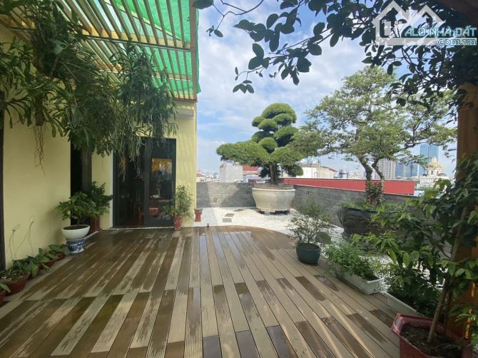 Mặt phố Hoàng Quốc Việt 9 tầng mặt tiền 8m vỉa hè rộng.