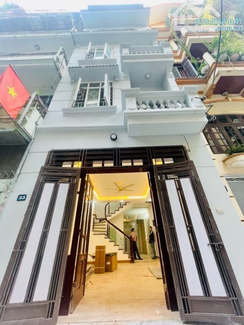 B.á.n nhà Dương Quảng Hàm, Oto ngủ trong nhà, 68m2, 5 tầng, 11,x tỷ ( có TL)
