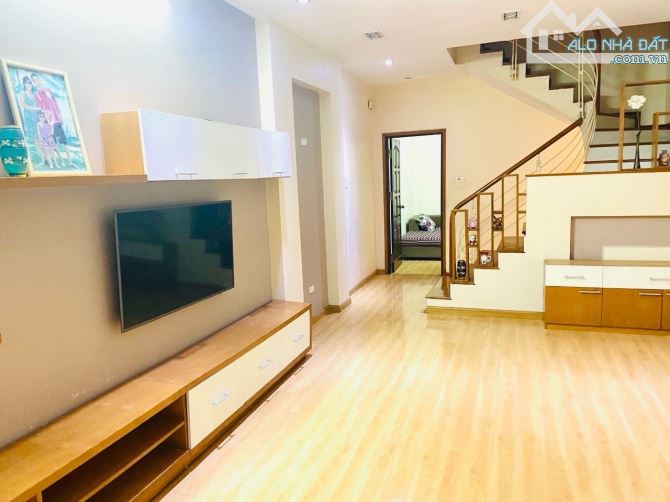 B.á.n nhà Phùng Chí Kiên, Oto vào nhà, 2 mặt thoáng, 50m2, 9,9 tỷ ( có TL)